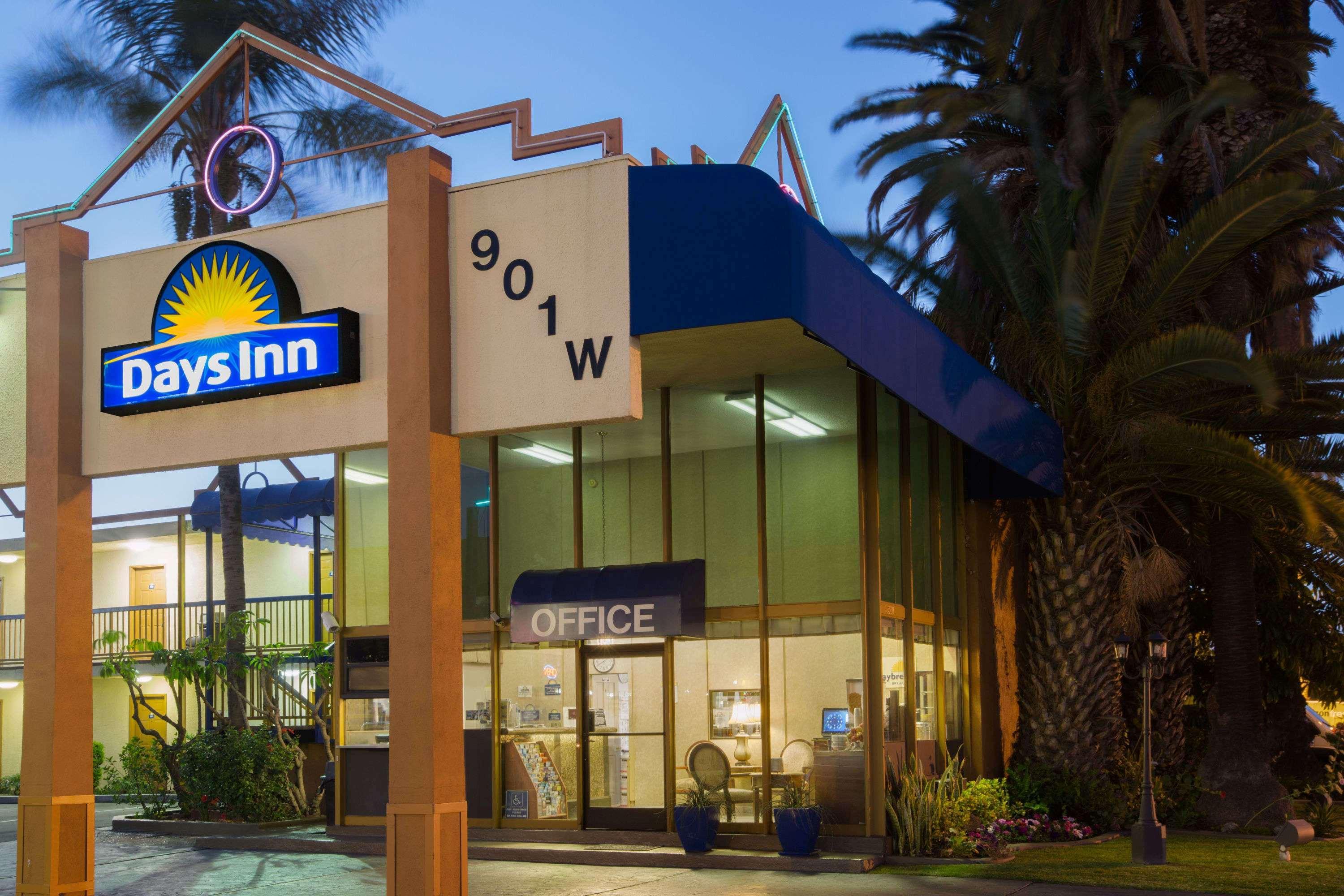 Days Inn By Wyndham Los Angeles Lax/Venicebch/Marina Delray Inglewood Eksteriør billede